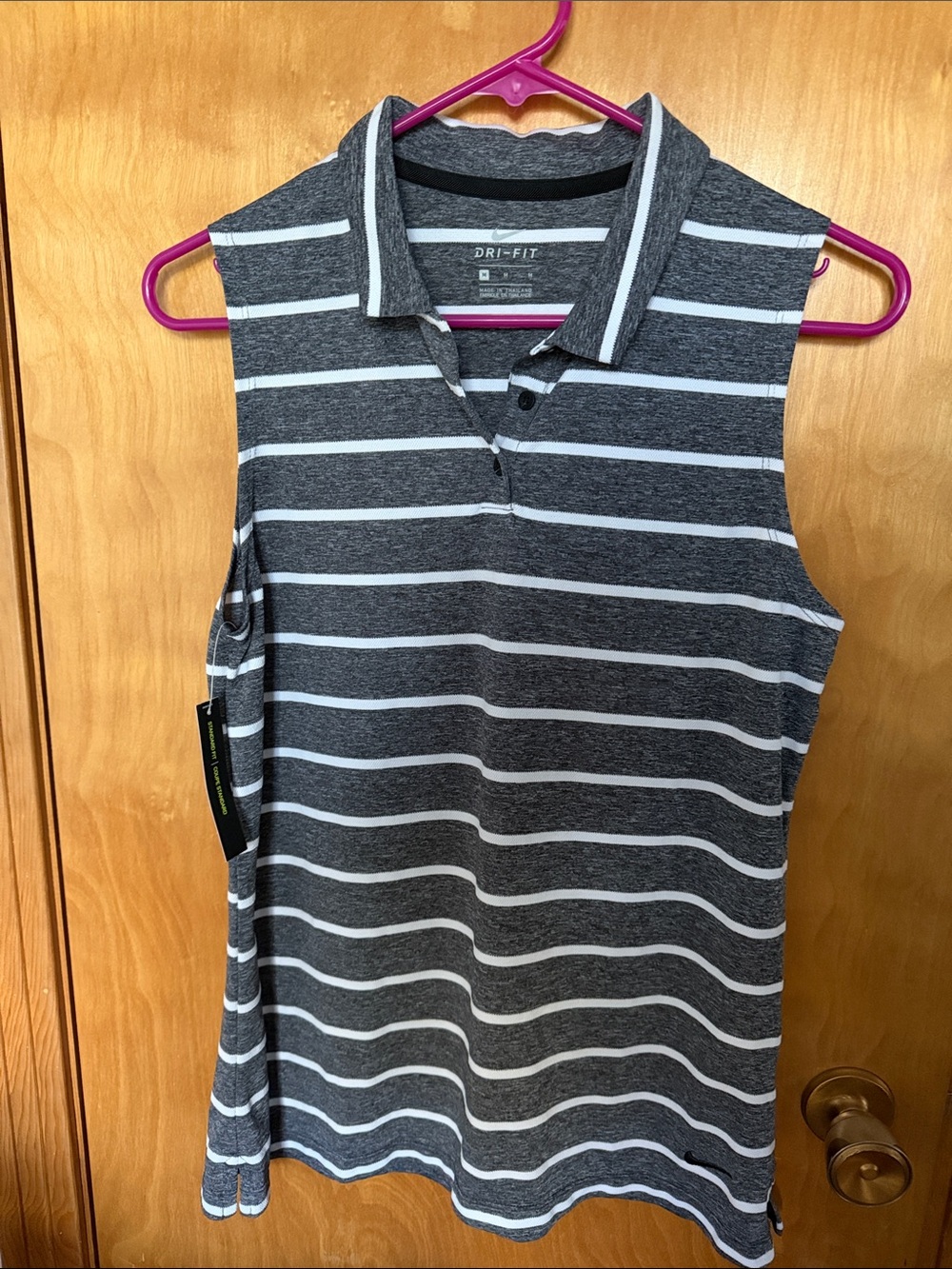 Women’s Nike Dri-fit sleeveless shirt